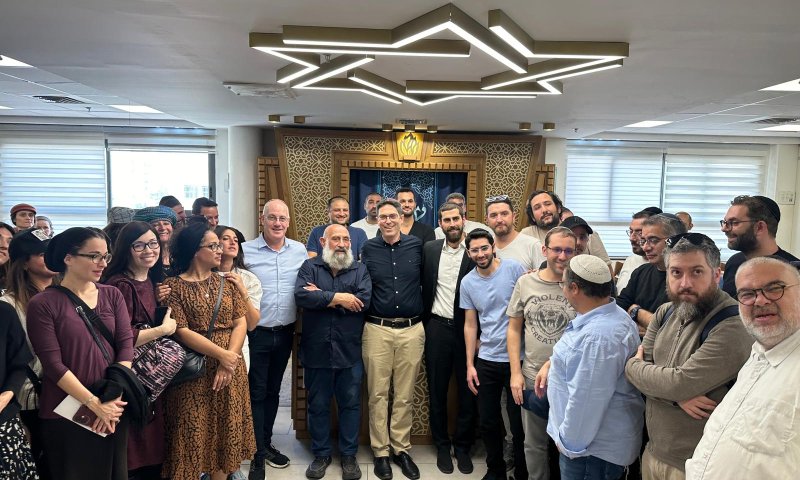 בדרך לישראל: בפתח תקווה קולטים עולים מצרפת