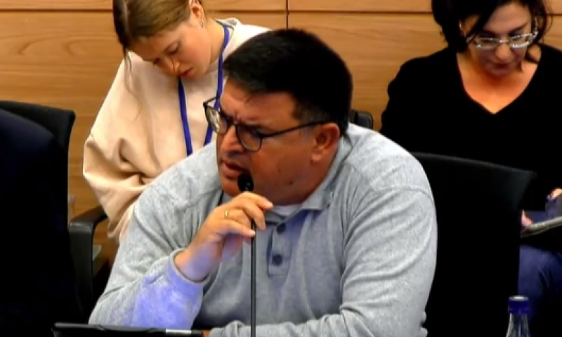 עימות בין הח"כ לרמי לוי: "אני בעל הבית; שב בשקט"