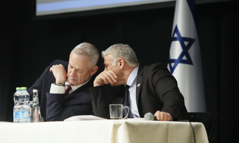 לפיד וגנץ הבהירו: "נגבה כל פעילות מבצעית"