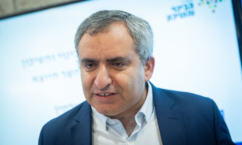 אלקין לועג: "לפחות יש הישג אדיר עם הפיתות"