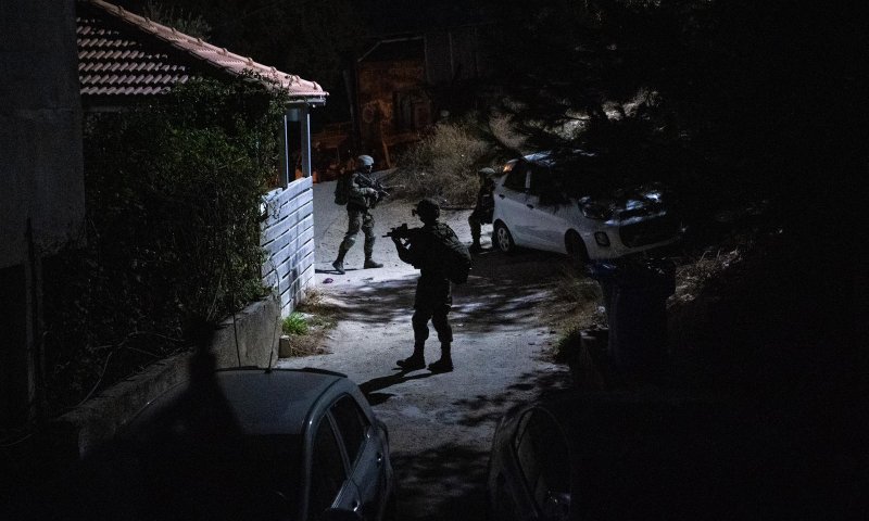 הפעילות ביו"ש: 8 מבוקשים נעצרו, לוחם נפצע