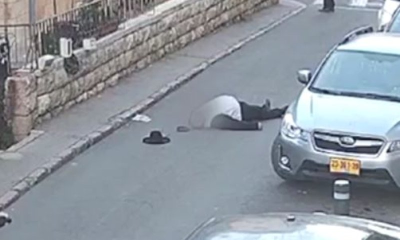 מזעזע: התעצבן בכביש על מבוגר, דחף ופצע אותו קשה