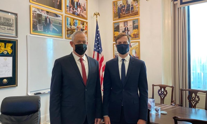 גנץ נפגש עם קושנר: "בדרך להסכמים נוספים במזה"ת"