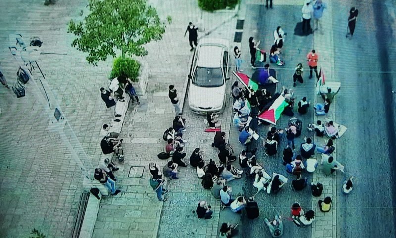 ערבים חסמו כביש במהלך הפגנה בחיפה