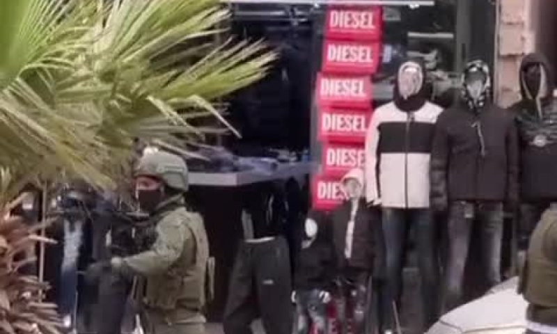 כוחות הביטחון עצרו את החשודים שהתחזו לחיילים ושדדו חנויות