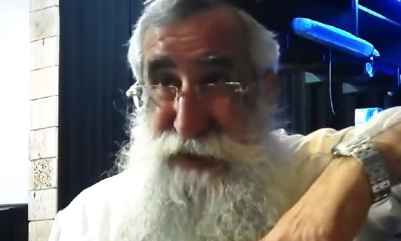 המוהל שנחשף באמירות גזעניות משעה את עצמו