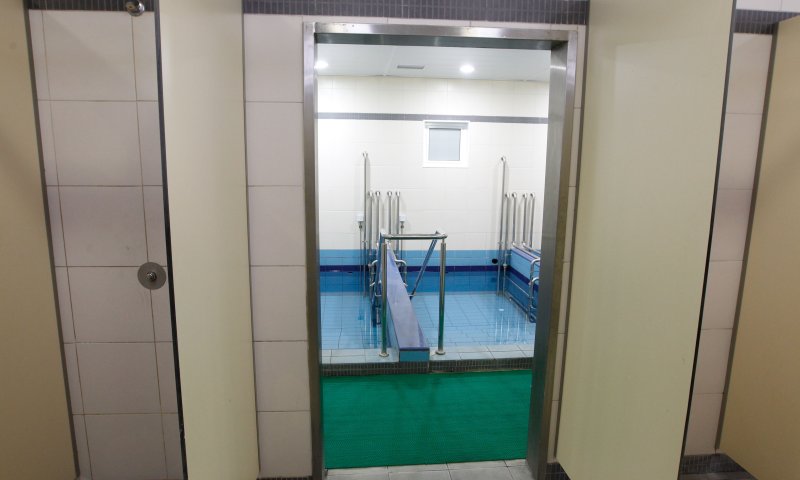 מקומם: מסע הסבל שעוברת נכה בדרך למקווה