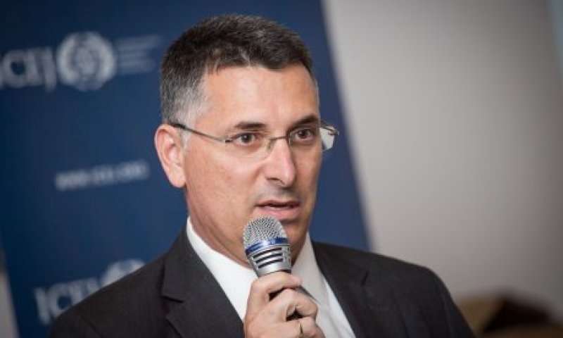 סער: "אשמתו של אדם לא נקבעת בעיתון או באולפן"