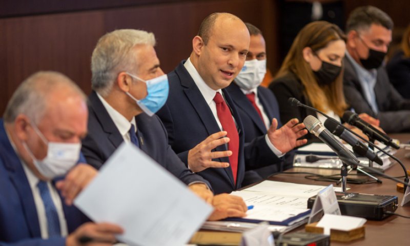 האם שותפיו של בנט מנסים להכשיל אותו?