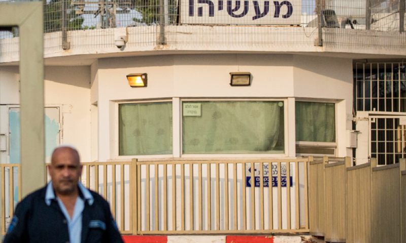 צפו: מה נזרק לתוך בית הסוהר מעשיהו?