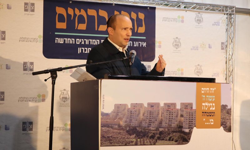 בנט בקריית ארבע: אור ירוק להנגשת מערת המכפלה