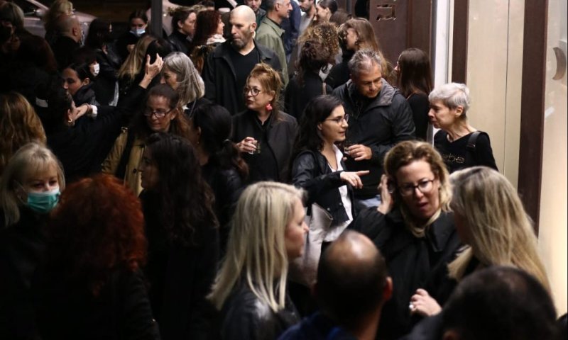 האמנית הישראלית פתחה תערוכה ומכרה את כל היצירות