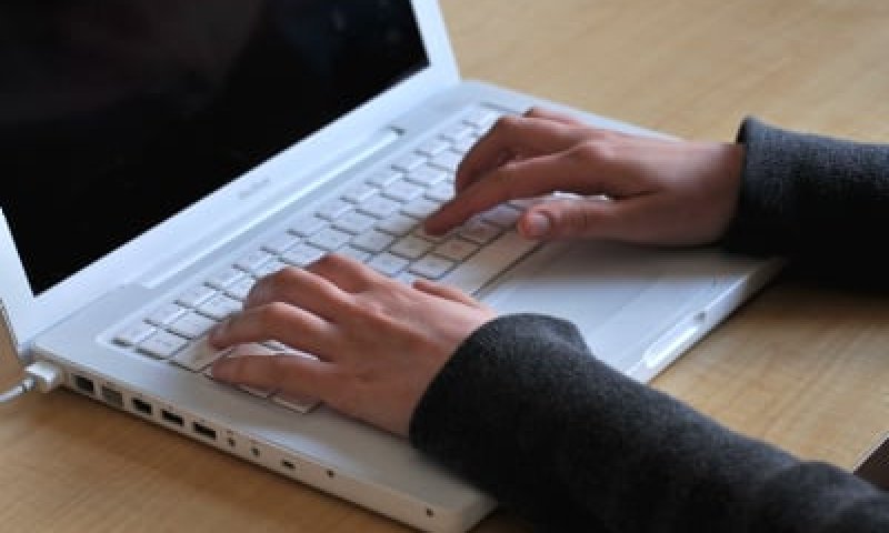 מטה בנט: אפליקציה חדשה לעזיבת הליכוד דרך המחשב