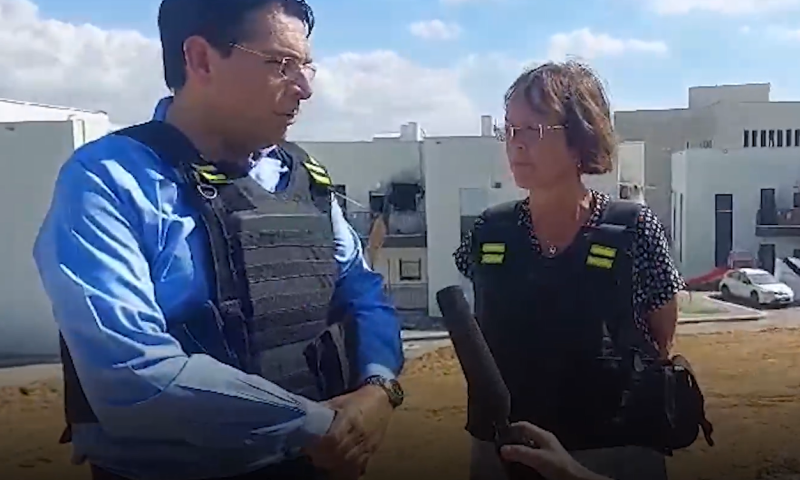 באמצע סיור שגרירים: צבע אדום בשדרות | צפו