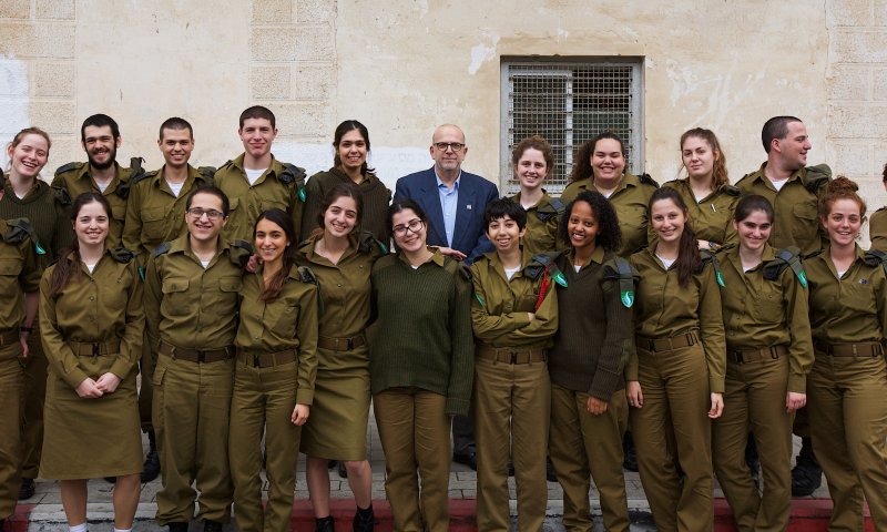 כבוד: 25% מכלל מסיימי הקורס של גל"צ &ndash; סרוגים