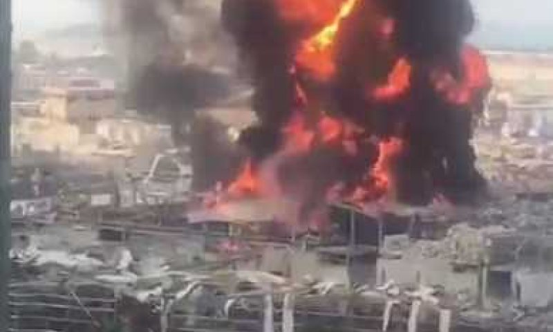 חודש אחרי הפיצוץ: שריפת ענק בנמל ביירות