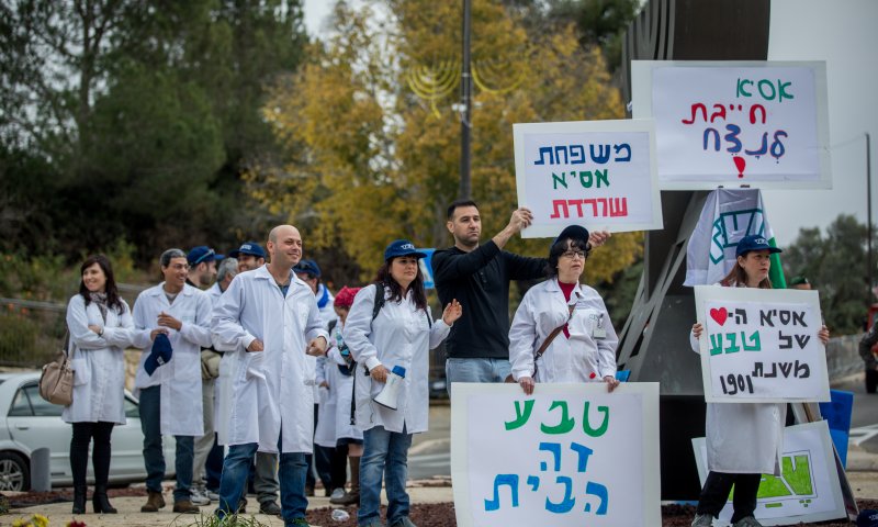 הרב לאו על הפיטורים בטבע: "לא דרכה של תורה"
