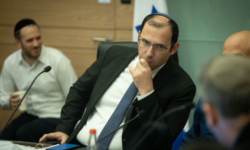 מחוץ לכנסת המחאה ניצחה, בפנים ניצח רוטמן