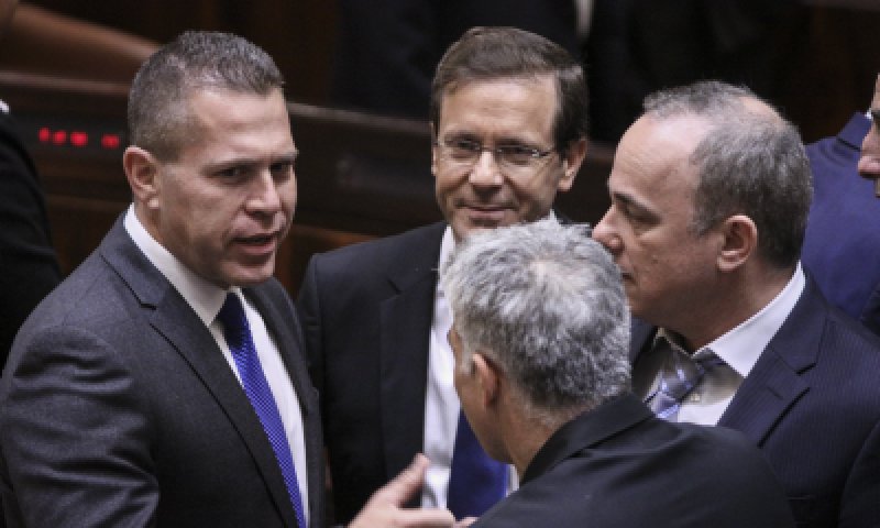 "השבעת ממשלה היא אירוע שמח, אבל אני עצוב"