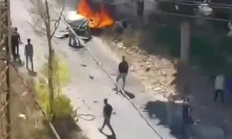 חיסול לאור יום בלבנון: תקיפת רכב 35 קילומטר מהגבול. צפו