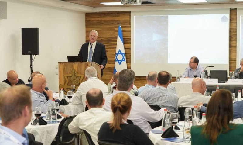 לקראת פרידה: גנץ נפגש עם ראשי התעשיות הביטחוניות