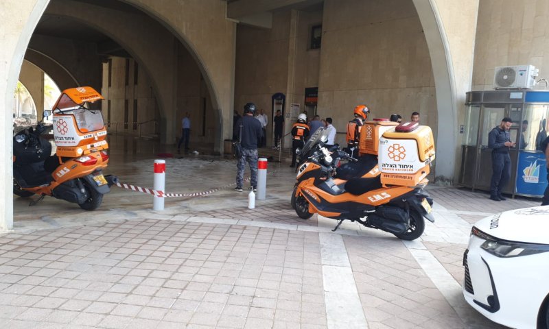 גבר הצית את עצמו מחוץ לעיריית אשדוד, מצבו קשה