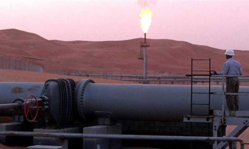 סעודיה: "צינור נפט נפגע מתקיפת מל"טים"