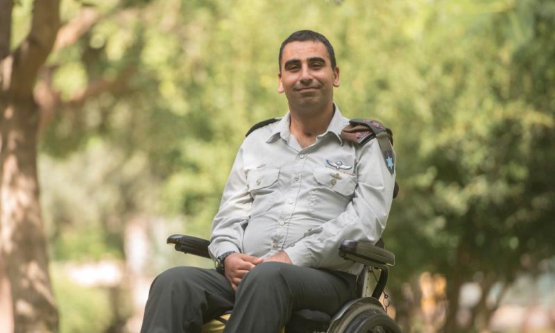 משואת צה"ל: הקצין שנפצע אנוש בצוק איתן והשתקם