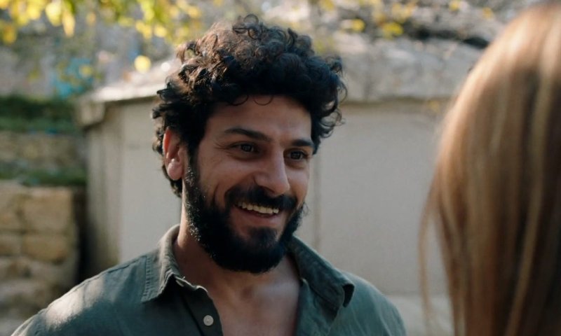 מרגש: אביב אלוש מבקש לקבל את עצמו בשיר חדש