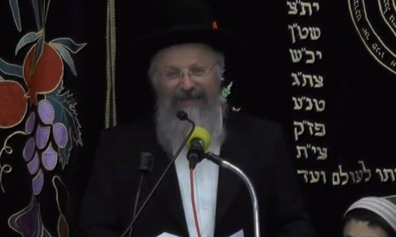 צפו: תפילה לגשם בבית המדרש של הרב מרדכי אליהו זצ"ל