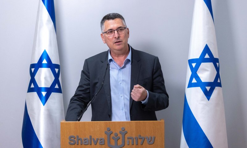 סער: לסיים את משפט נתניהו עם עסקת טיעון