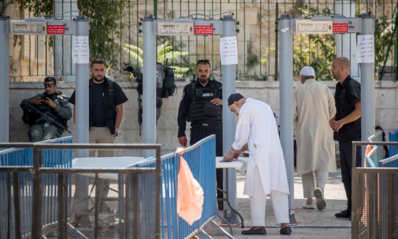 הקבינט הסמיך את המשטרה; המגנומטרים לא יוסרו