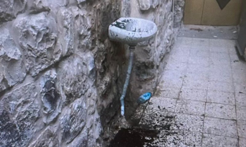 ביום ירושלים: הציתו בית בעיר העתיקה ותקפו את בעליו