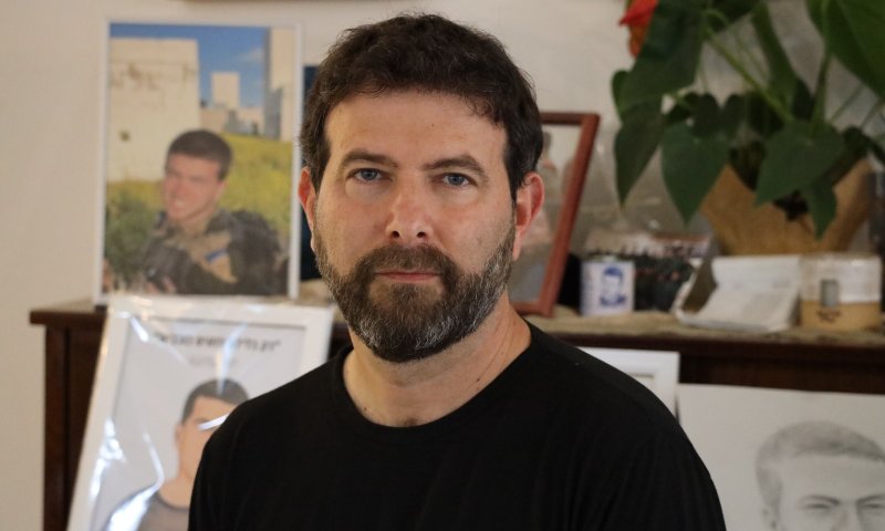 "לא תכננתי לכתוב, המילים נקרעו ממני": אייל קמינקא על השכול