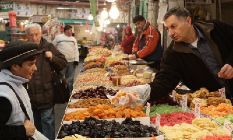 פסק הלכה: להעדיף פירות ט"ו בשבט של יהודים