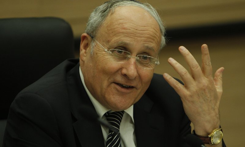 אורלב: למה האוצר מטיל מכס על ספר תורה שנתרם?