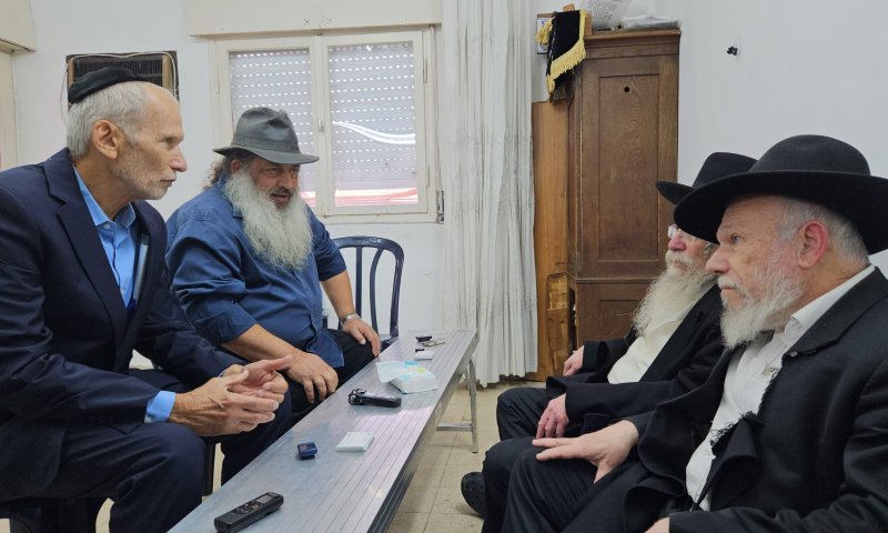 עמר בר לב הגיע לביתו של הרב אדלשטיין והתנצל