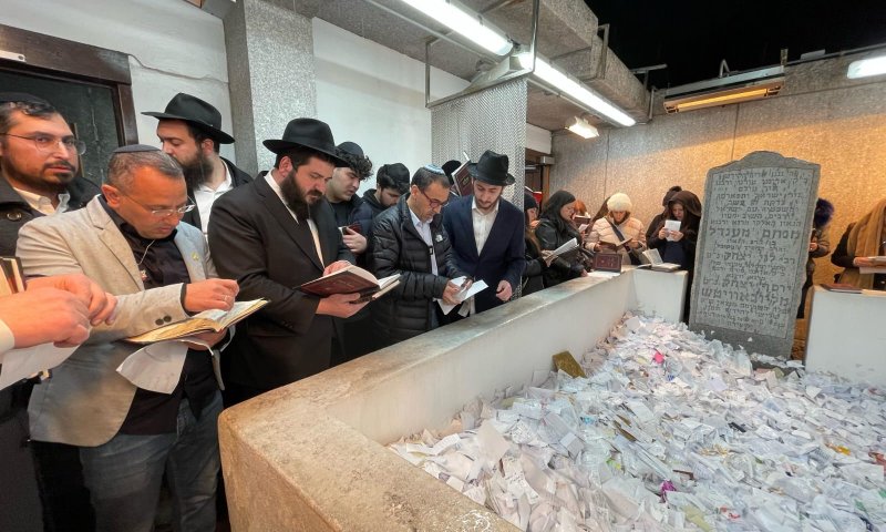 לאחר הנאום באו״ם: החטוף ששוחרר נשא תפילה באוהל הרבי