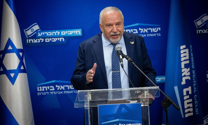 שאלנו את ליברמן: "למה שלא תיכנס לממשלה במקום החרדים"?