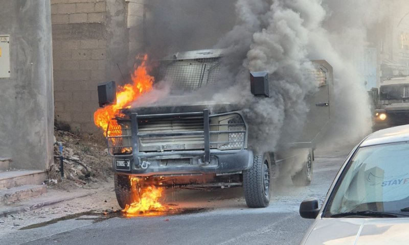 בית לחם: ג'יפ צבאי עלה באש מבקבוק תבערה