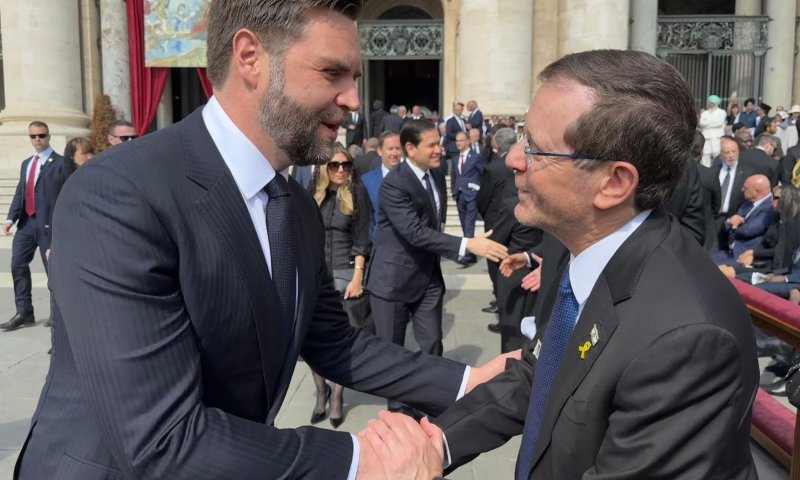 שר החוץ האמיתי: הרצוג נפגש עם ראשי מדינות אירופה