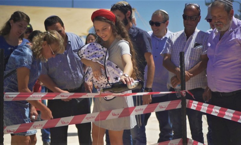 מרגש: המרכז המסחרי בהר חברון לזכר הרב שנרצח