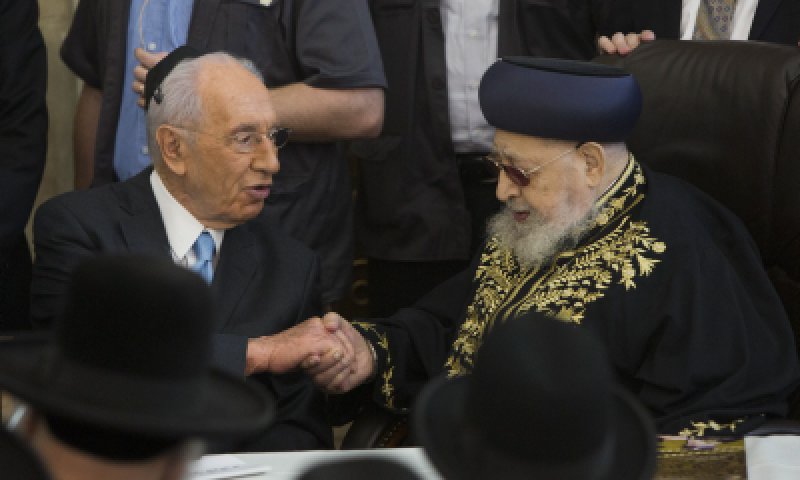 נשיא המדינה נפרד מהרב עובדיה יוסף ונישק את ידו