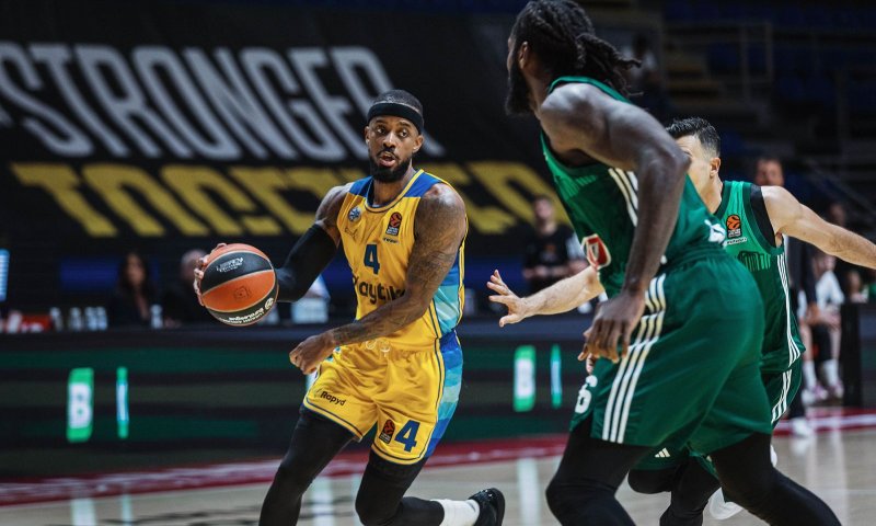 הסדרה עוברת לאתונה: מכבי הפסידה לפנאתינייקוס