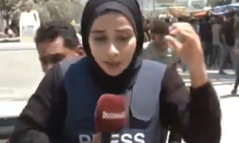 כתבת של החות'ים בעזה נמלטה באמצע שידור. צפו