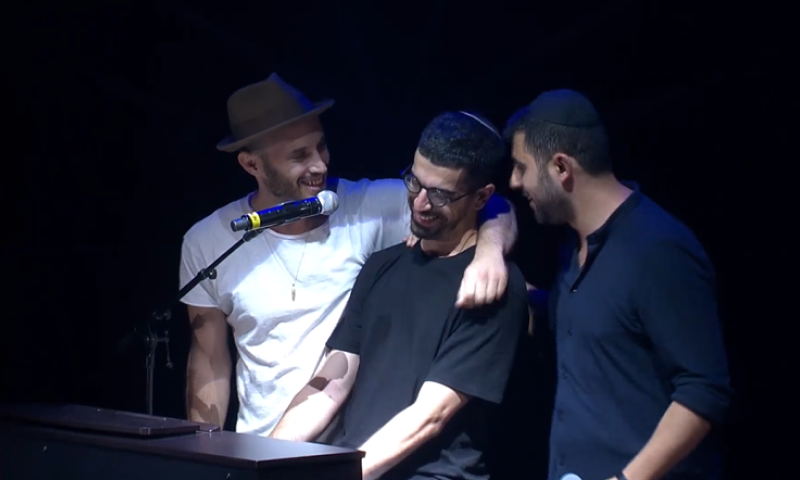 צפו: ההפתעה המרגשת שהכינו לחנן בן ארי