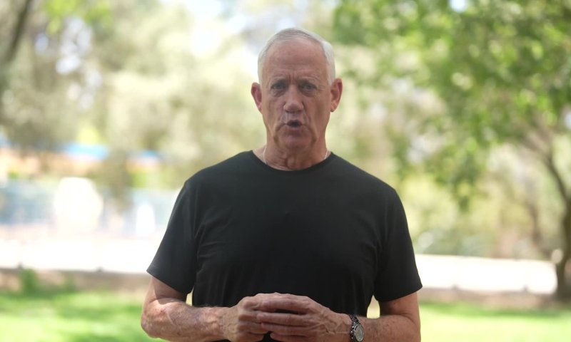 גנץ בפנייה לנתניהו: "פעם אחת תהיה&nbsp;אמיץ"