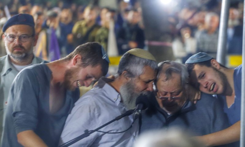 הלווית אמתי גרנות: מחזה מרטיט לב ומעורר השראה