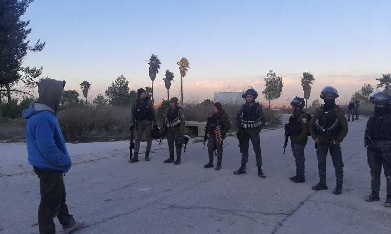 צה"ל חסם את חומש: "פרס לטרור"