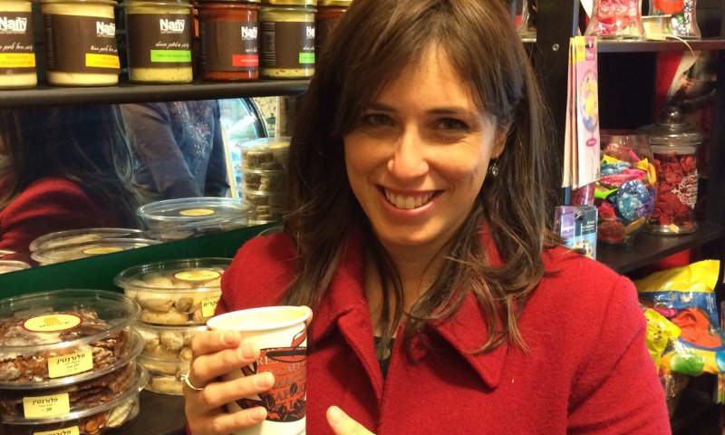 ציפי חוטובלי מציגה: קפה לנהגים בשקל אחד בלבד